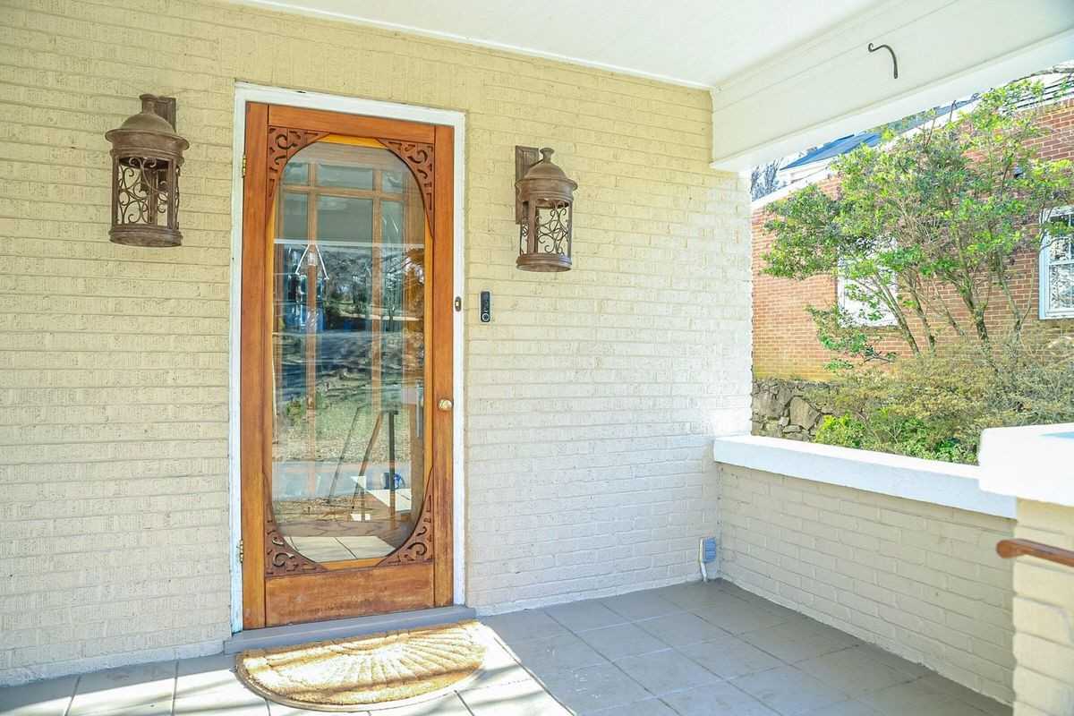 3002 Maywood Rd Sw - Photo 3 of 19