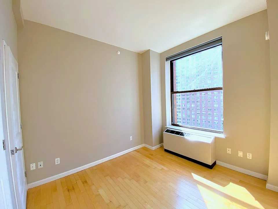 20 West St - Photo 3 of 10