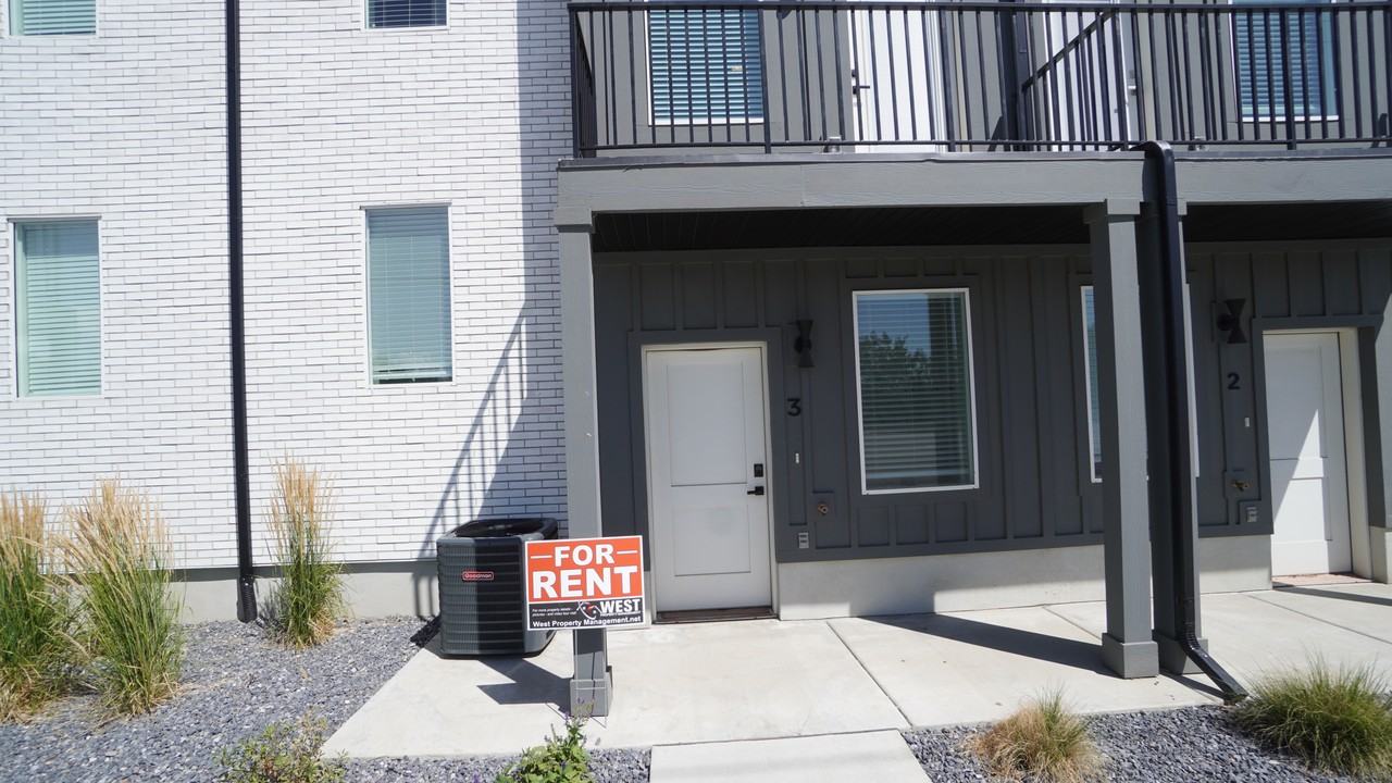 2925 S Highwayste #3 - Photo 2 of 23