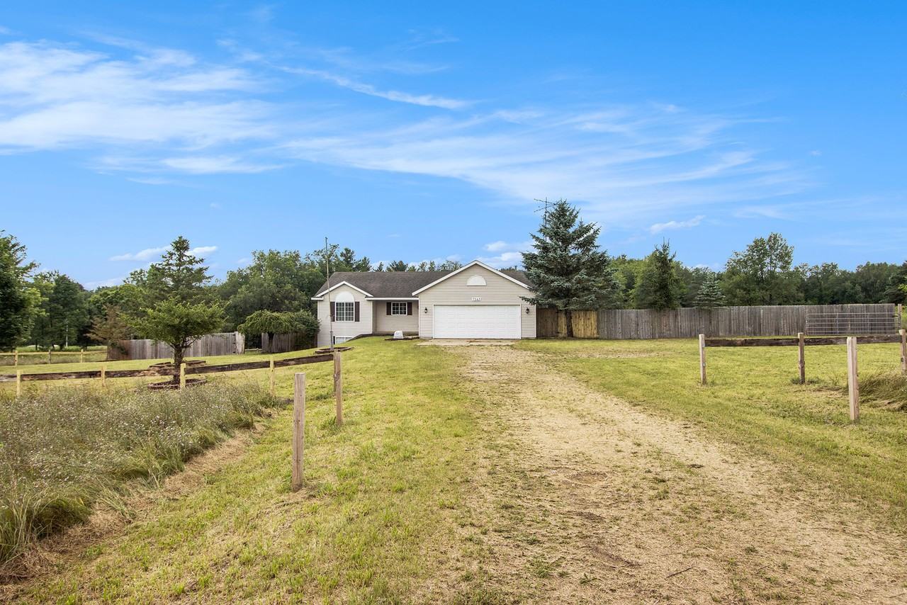 7365 N 35th St - Photo 2 of 25