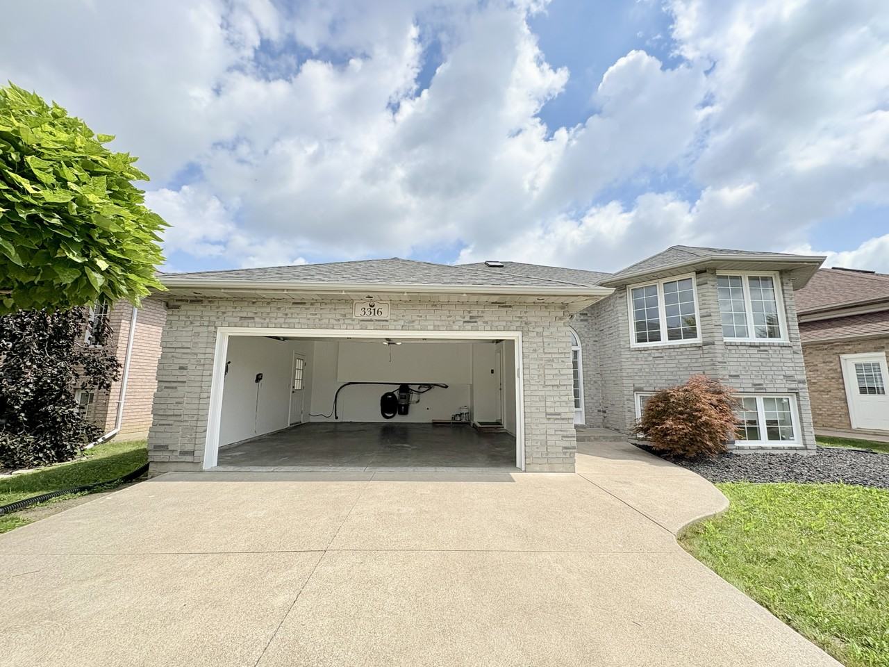 3316 Kenilworth Dr - Photo 2 of 50