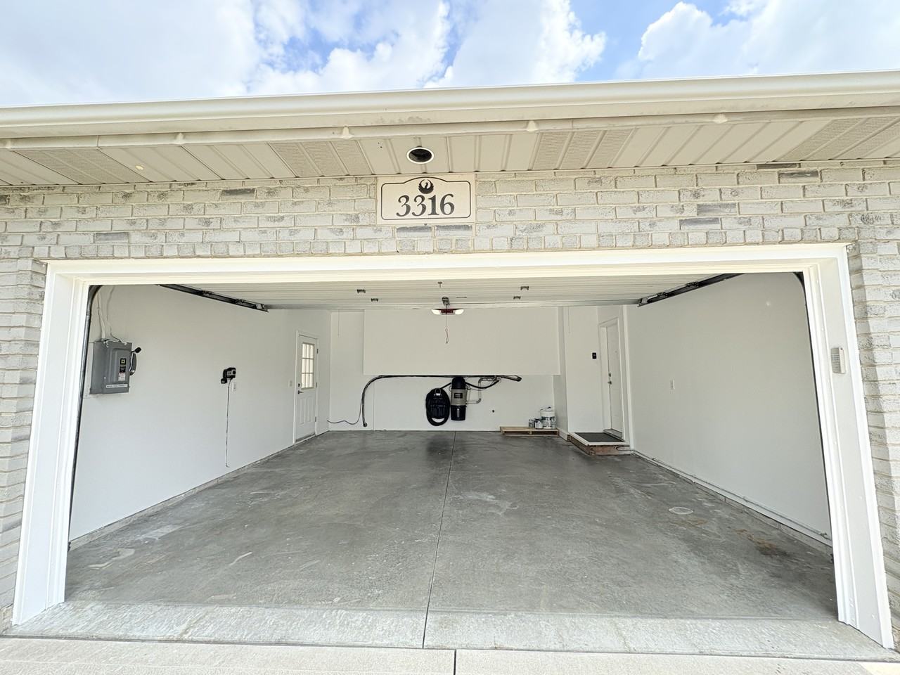 3316 Kenilworth Dr - Photo 3 of 50