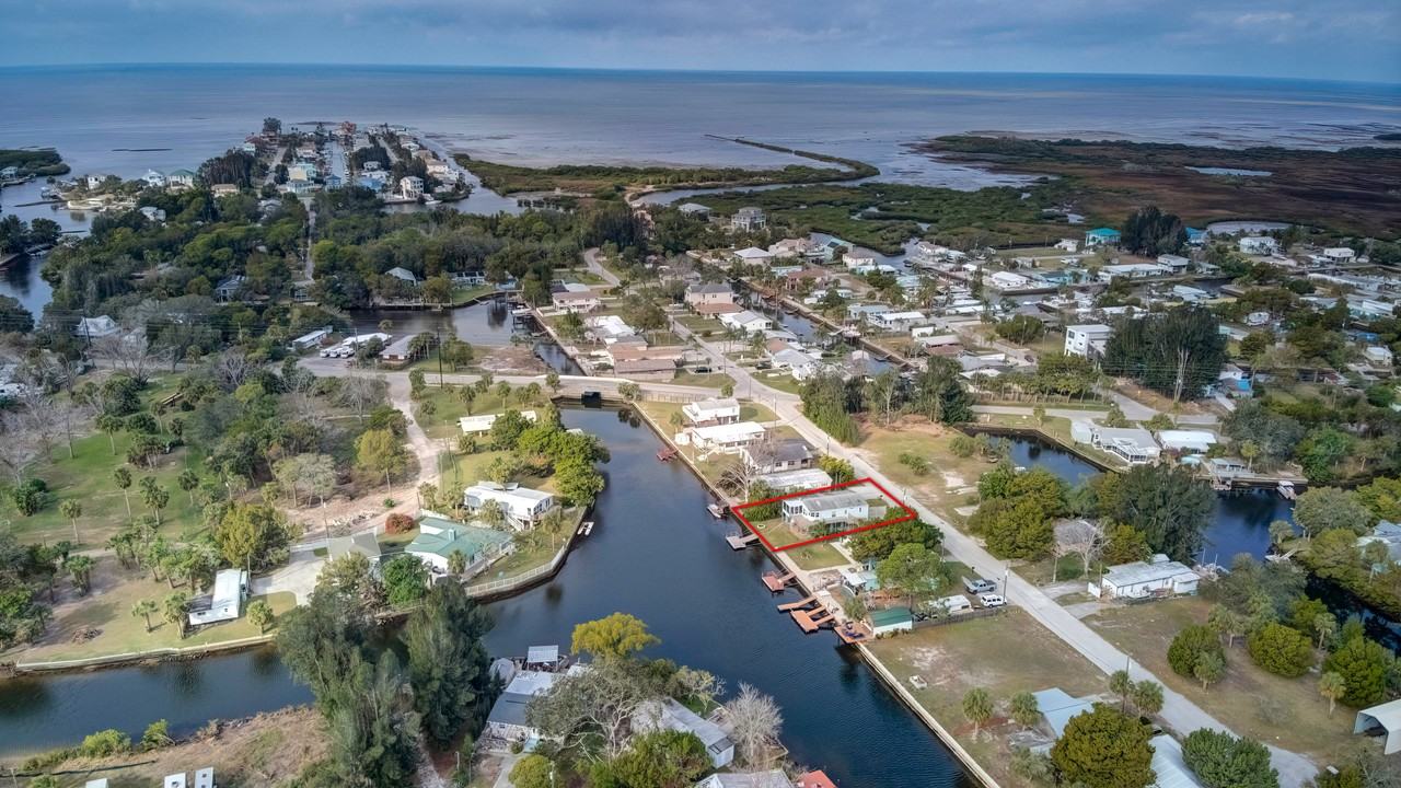 7132 Wilcox Dr - Photo 3 of 50