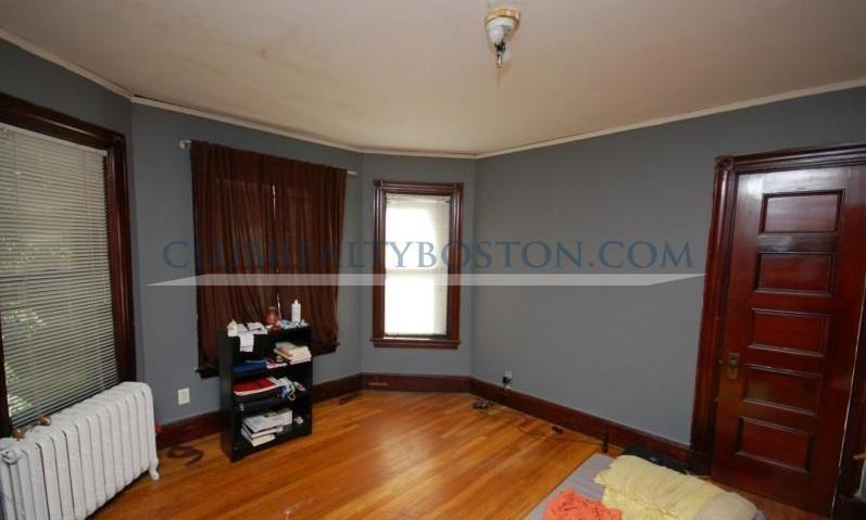 18 Quint Ave #3 - Photo 4 of 6