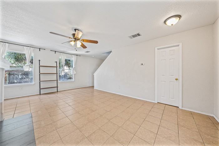 709 Black Isle Dr - Photo 3 of 17