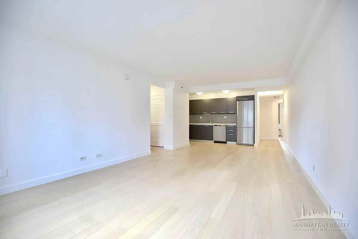 E 39th St #10G - Photo 2 of 11