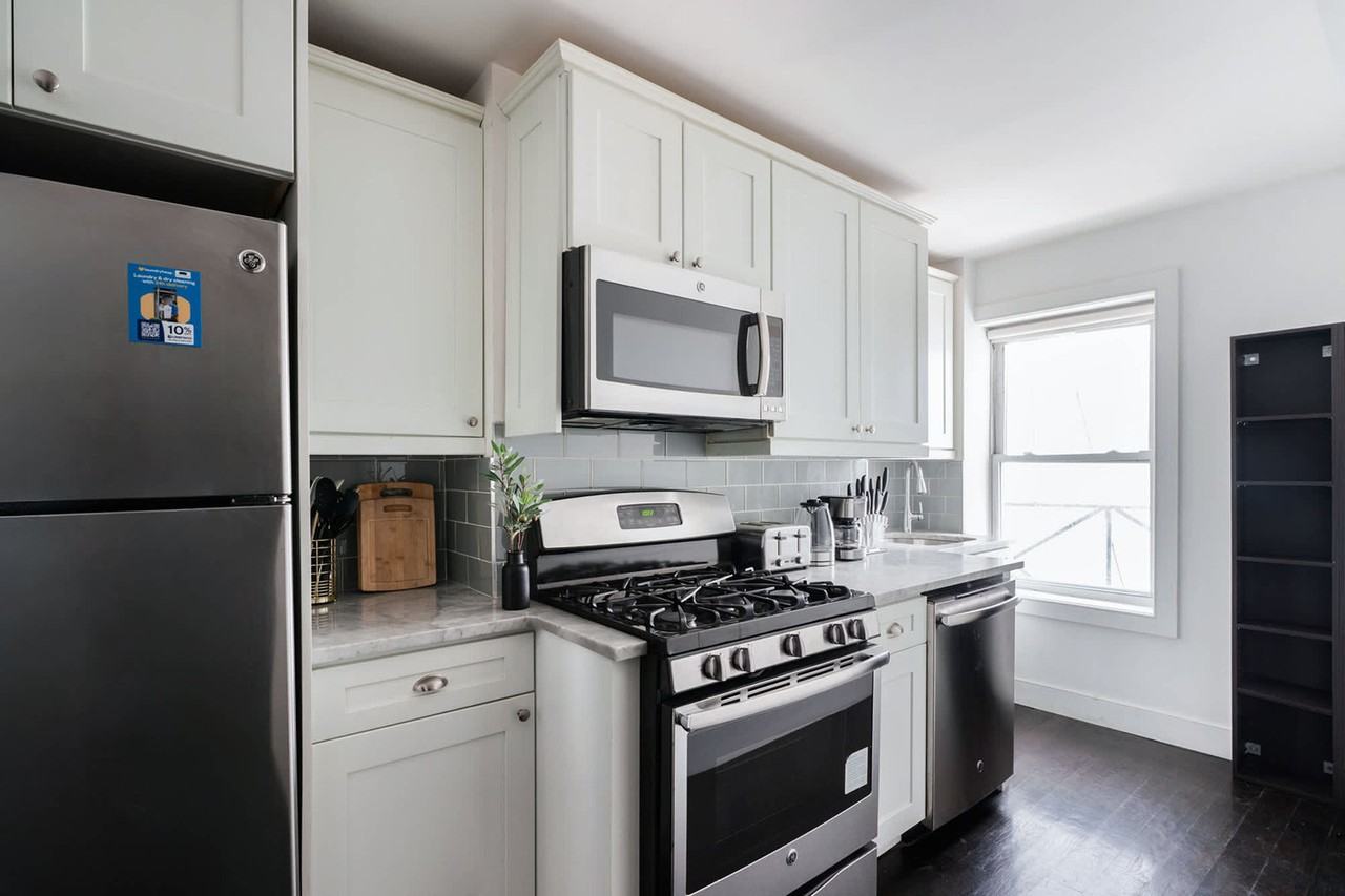 359 W 39th St #1021818P - Photo 7 of 24