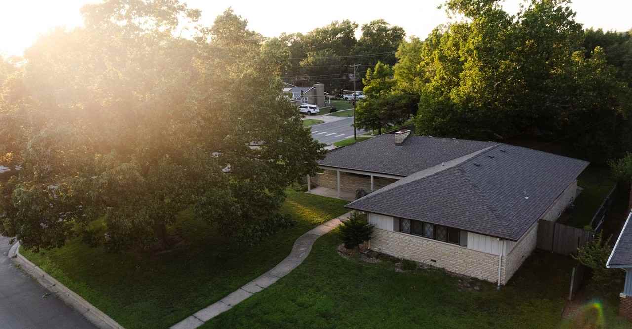 6402 East 10th Street North - Photo 3 of 29