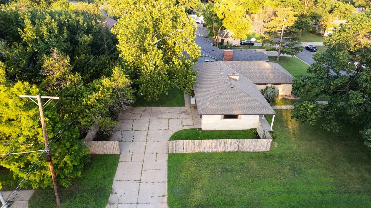 6402 East 10th Street North - Photo 4 of 29