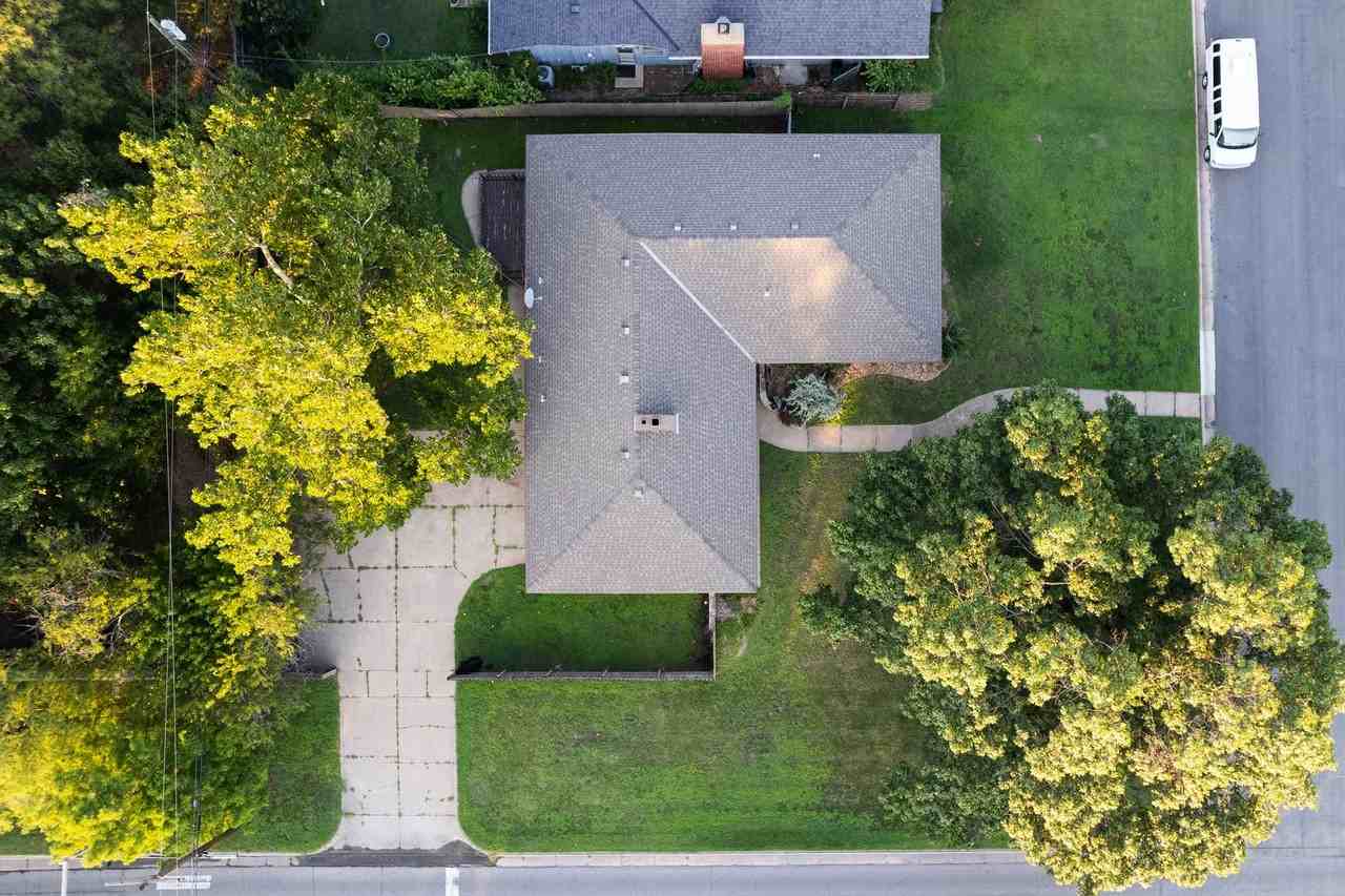 6402 East 10th Street North - Photo 5 of 29