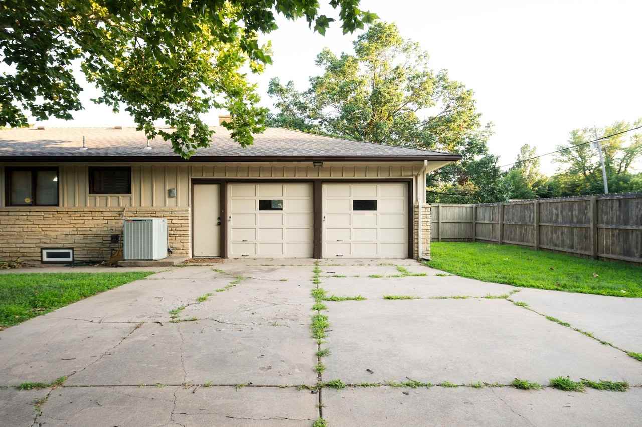 6402 East 10th Street North - Photo 6 of 29