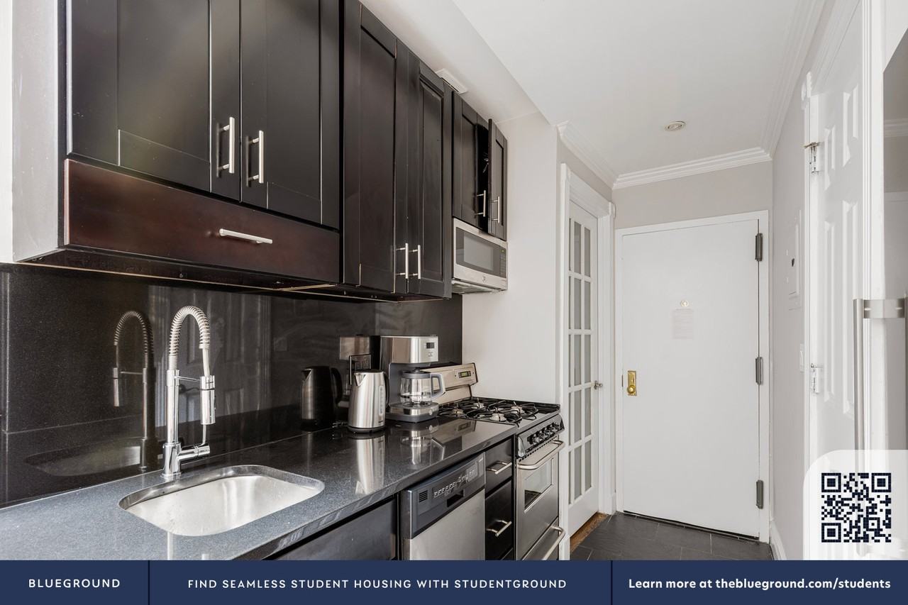 120 Christopher Street - Photo 7 of 28