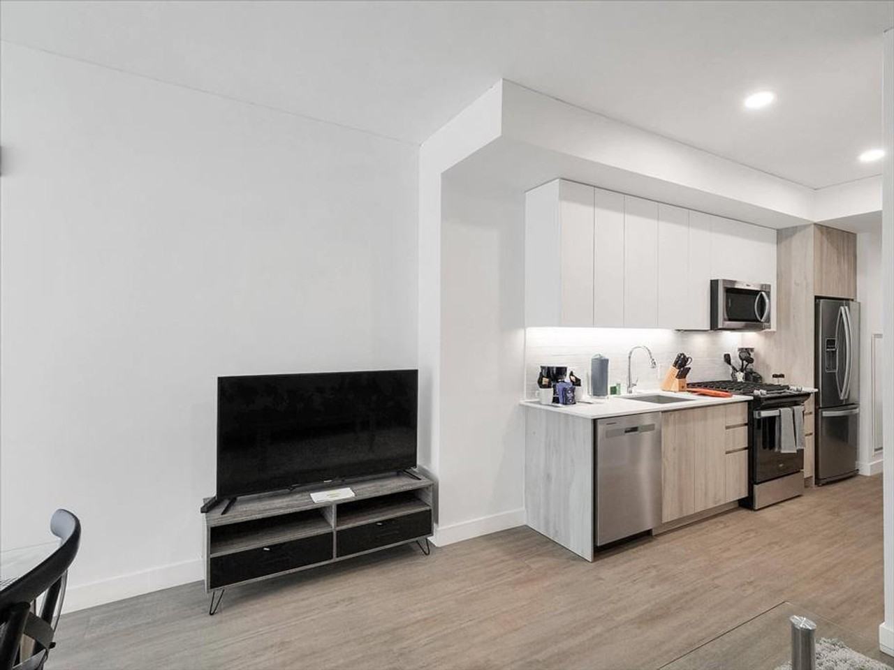 817 N 6th St #1047106P - Photo 4 of 15