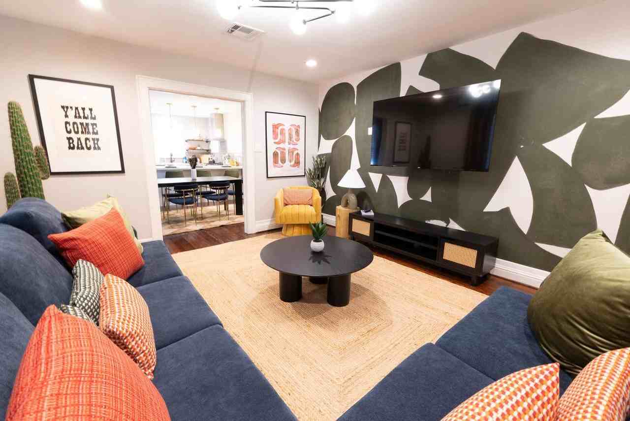 725 Peddie St #1257756P - Photo 3 of 50