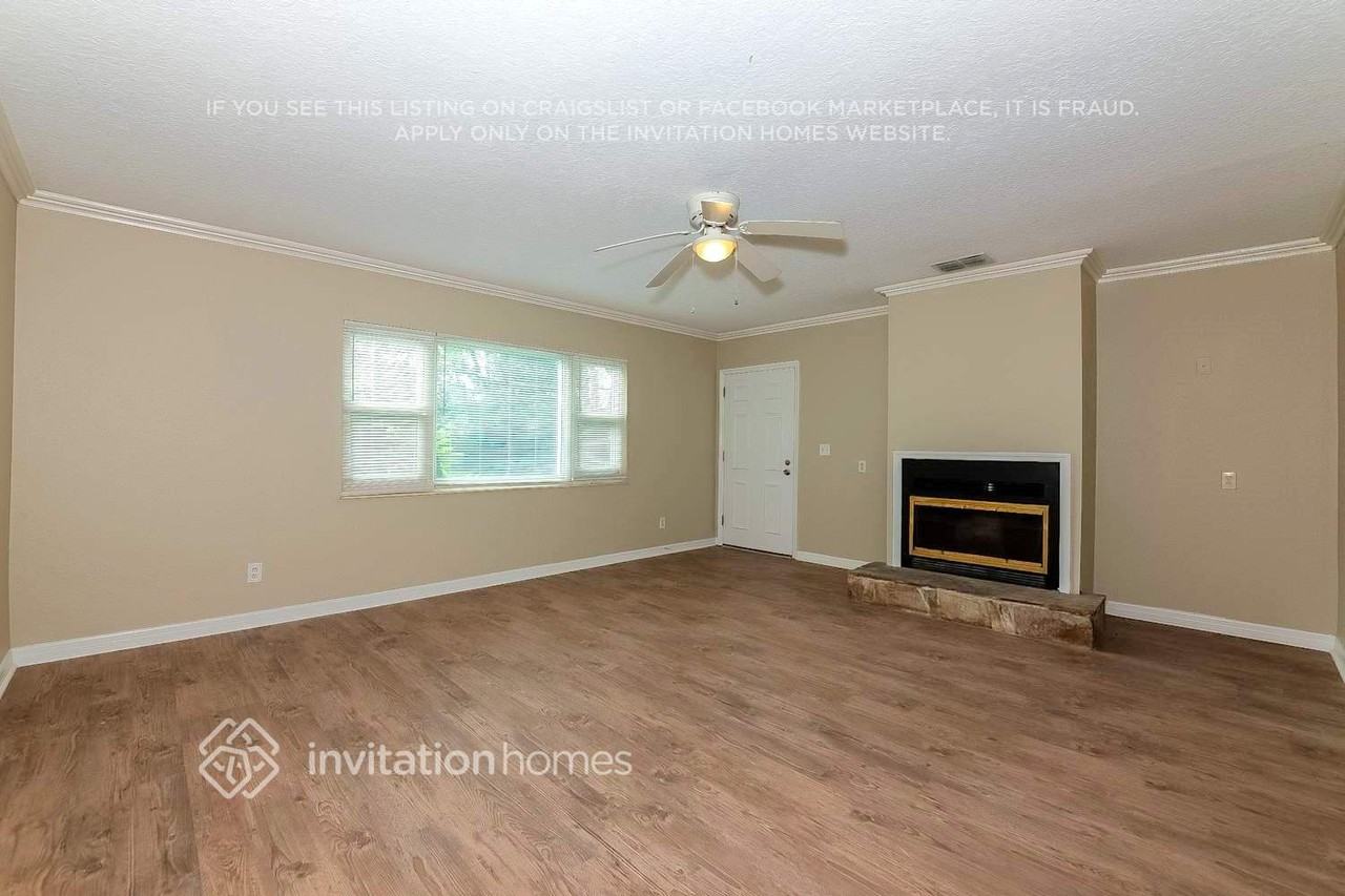 131 Adair Ave - Photo 4 of 14