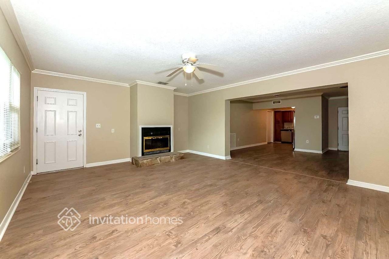 131 Adair Ave - Photo 5 of 14