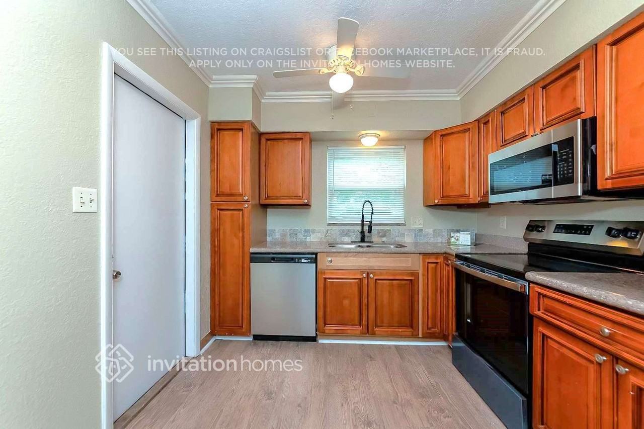 131 Adair Ave - Photo 7 of 14
