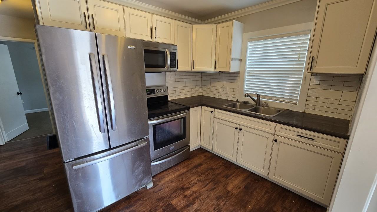 99 Innisfil Street - Photo 3 of 17