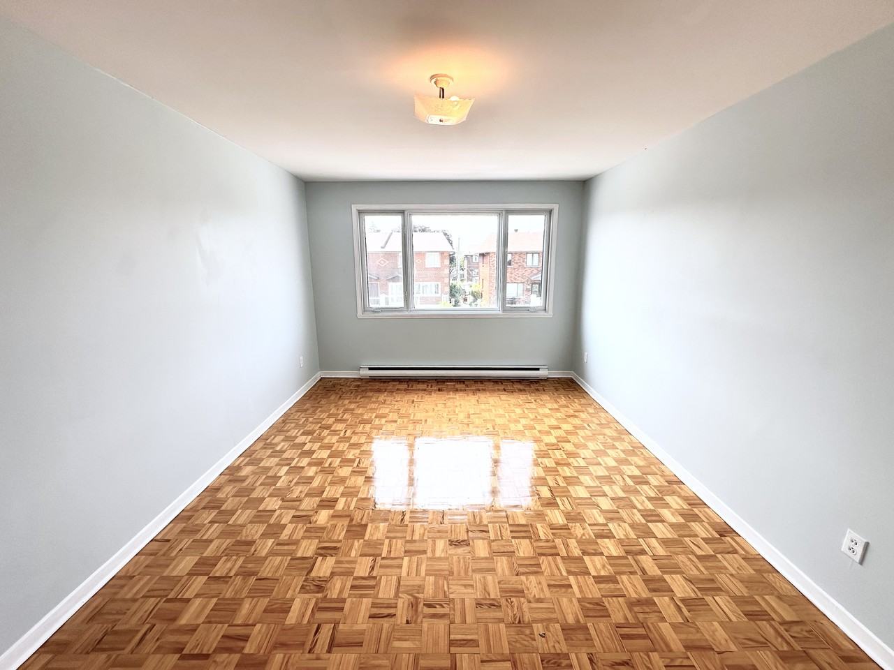 553 Rue Pilon - Photo 3 of 10