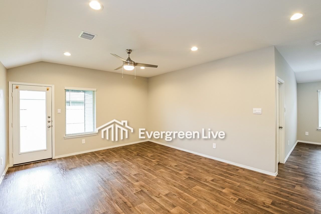 9897 Glen Brook Ln - Photo 6 of 14