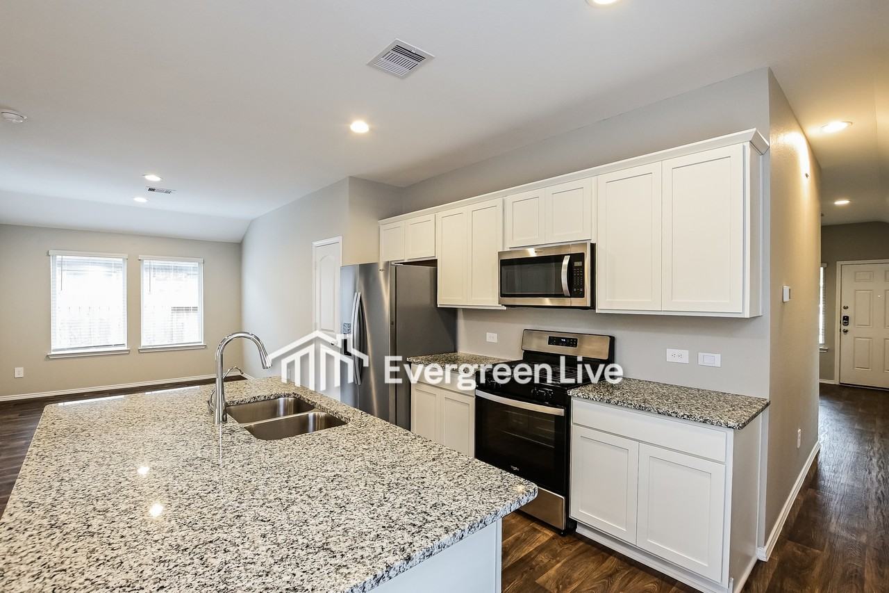 9897 Glen Brook Ln - Photo 3 of 14