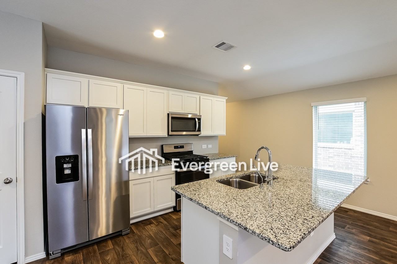 9897 Glen Brook Ln - Photo 4 of 14
