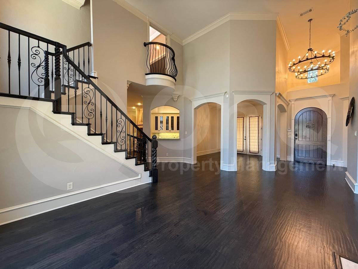 4546 Warwick Ln - Photo 2 of 10