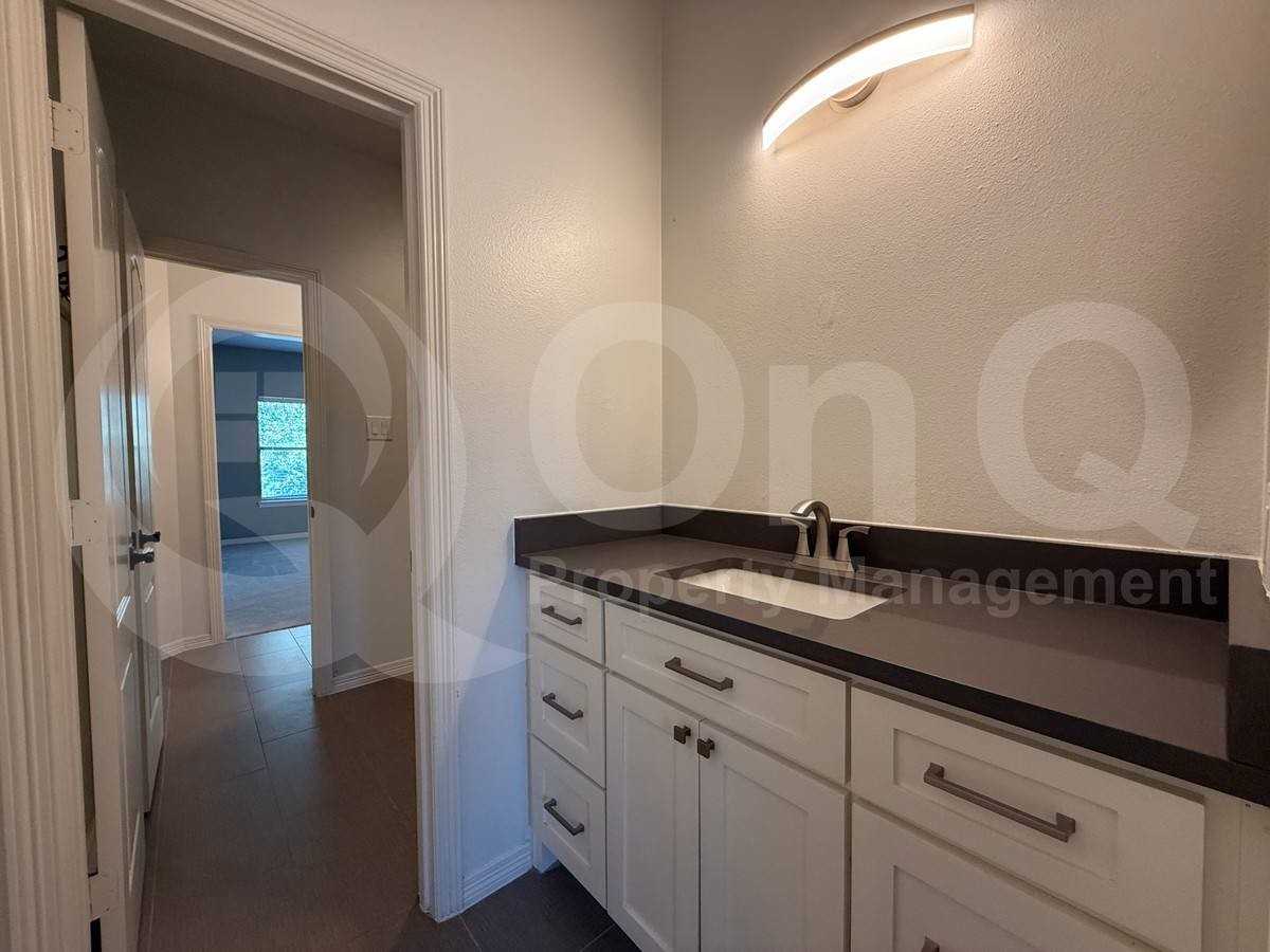 4546 Warwick Ln - Photo 3 of 10