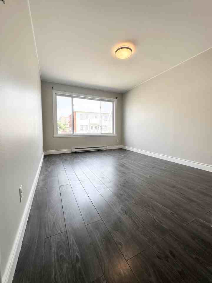 2665 Rue Rathwell - Photo 3 of 19