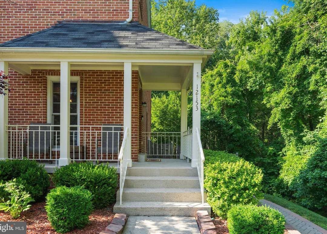 12153 Abbey Glen Ct - Photo 2 of 50