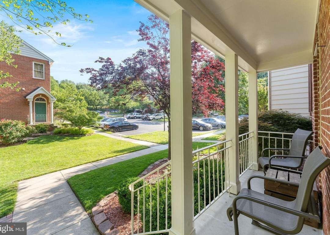 12153 Abbey Glen Ct - Photo 3 of 50