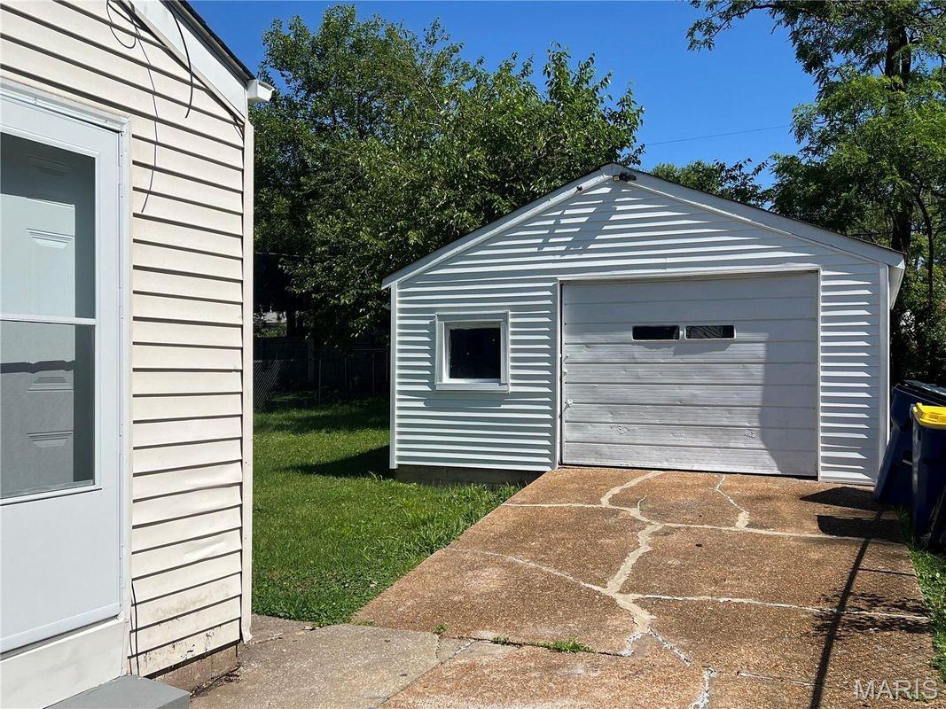 9129 Kathlyn Dr - Photo 2 of 15