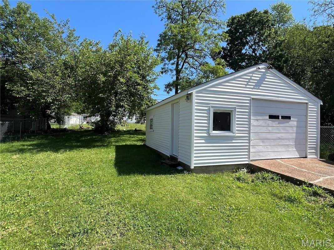 9129 Kathlyn Dr - Photo 3 of 15