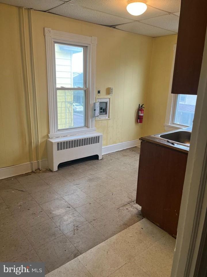 256 Walnut St #256 - Photo 3 of 10