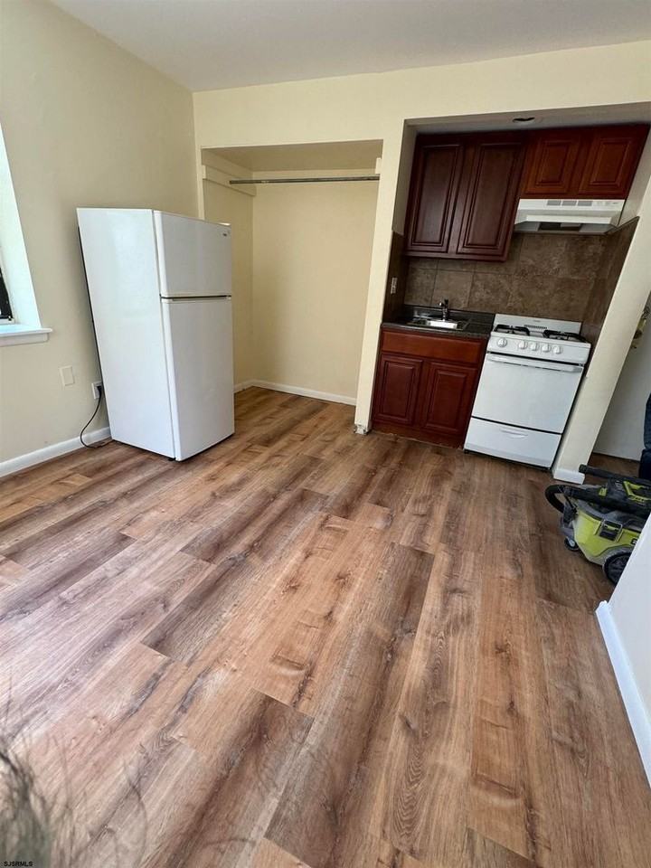 2 S Bartram Ave #A3A3 - Photo 3 of 13