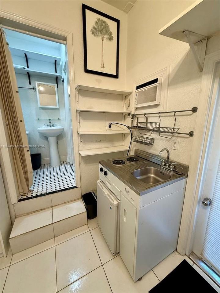 1750 Sw 16th St #1-1 - Photo 2 of 7
