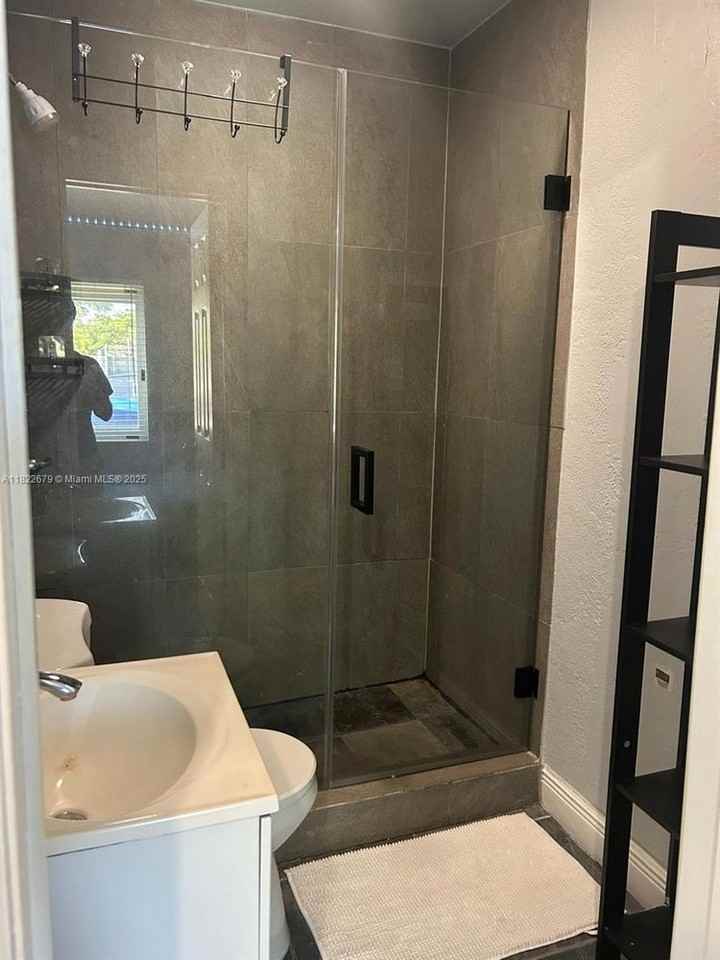 59 Nw 115th St #1-1 - Photo 3 of 14