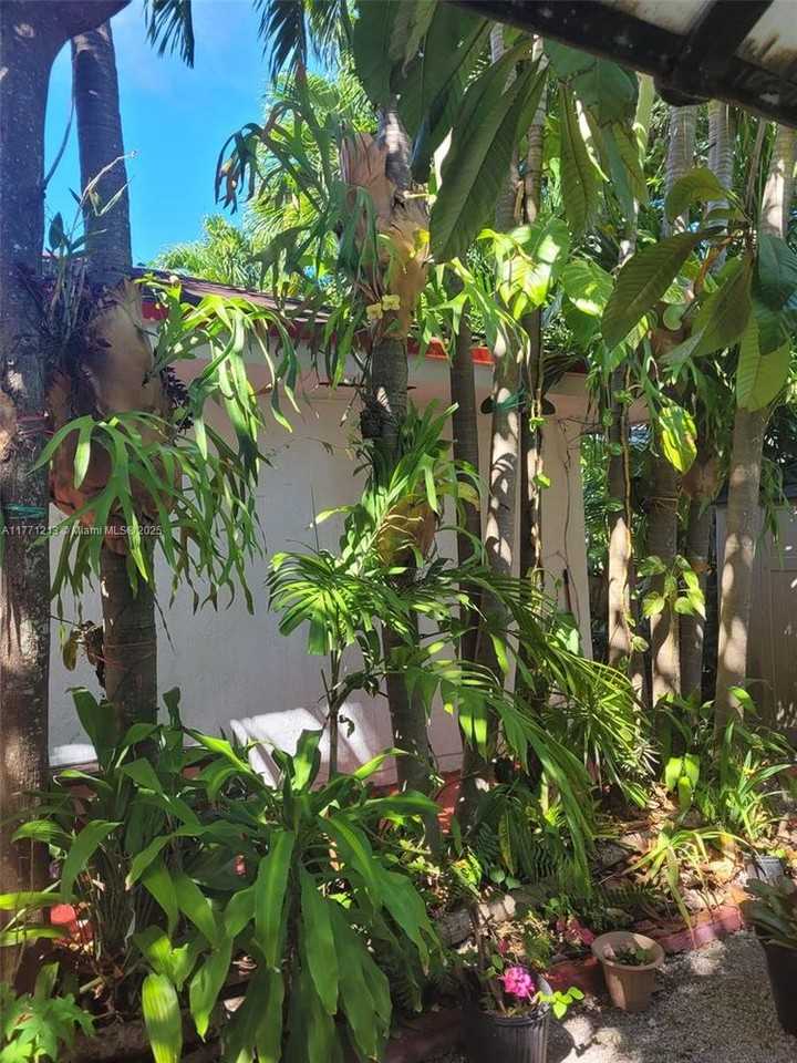 9770 Sw 47th St #2-2 - Photo 2 of 8