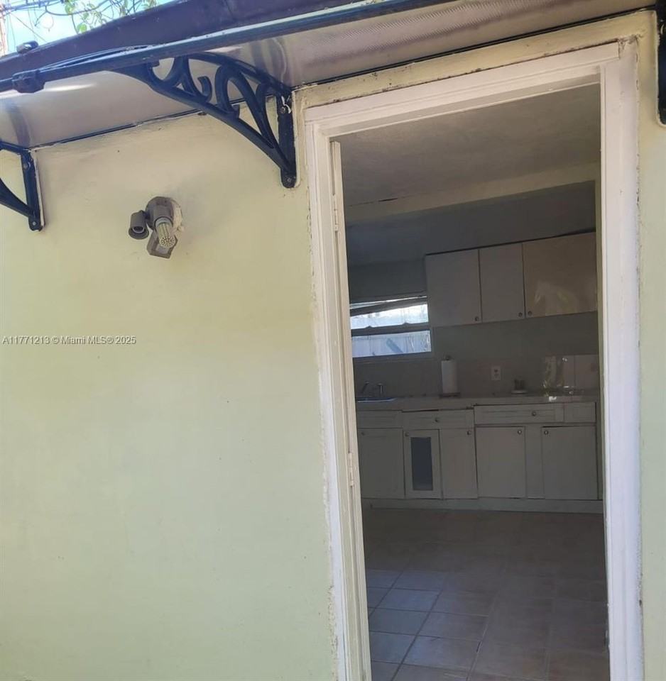 9770 Sw 47th St #2-2 - Photo 3 of 8