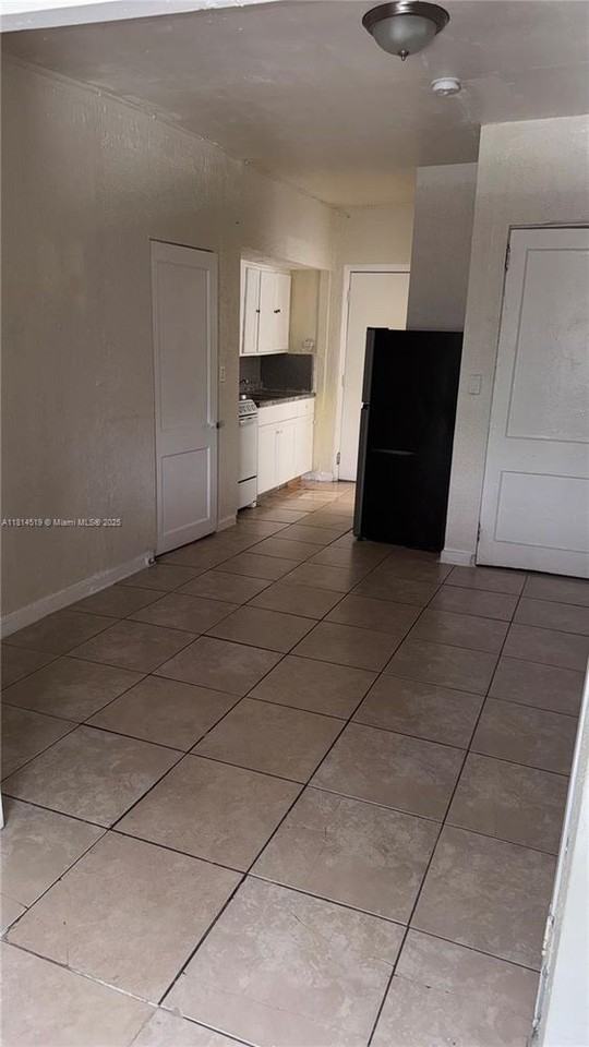 2614 Sw 8th St #AA - Photo 2 of 6