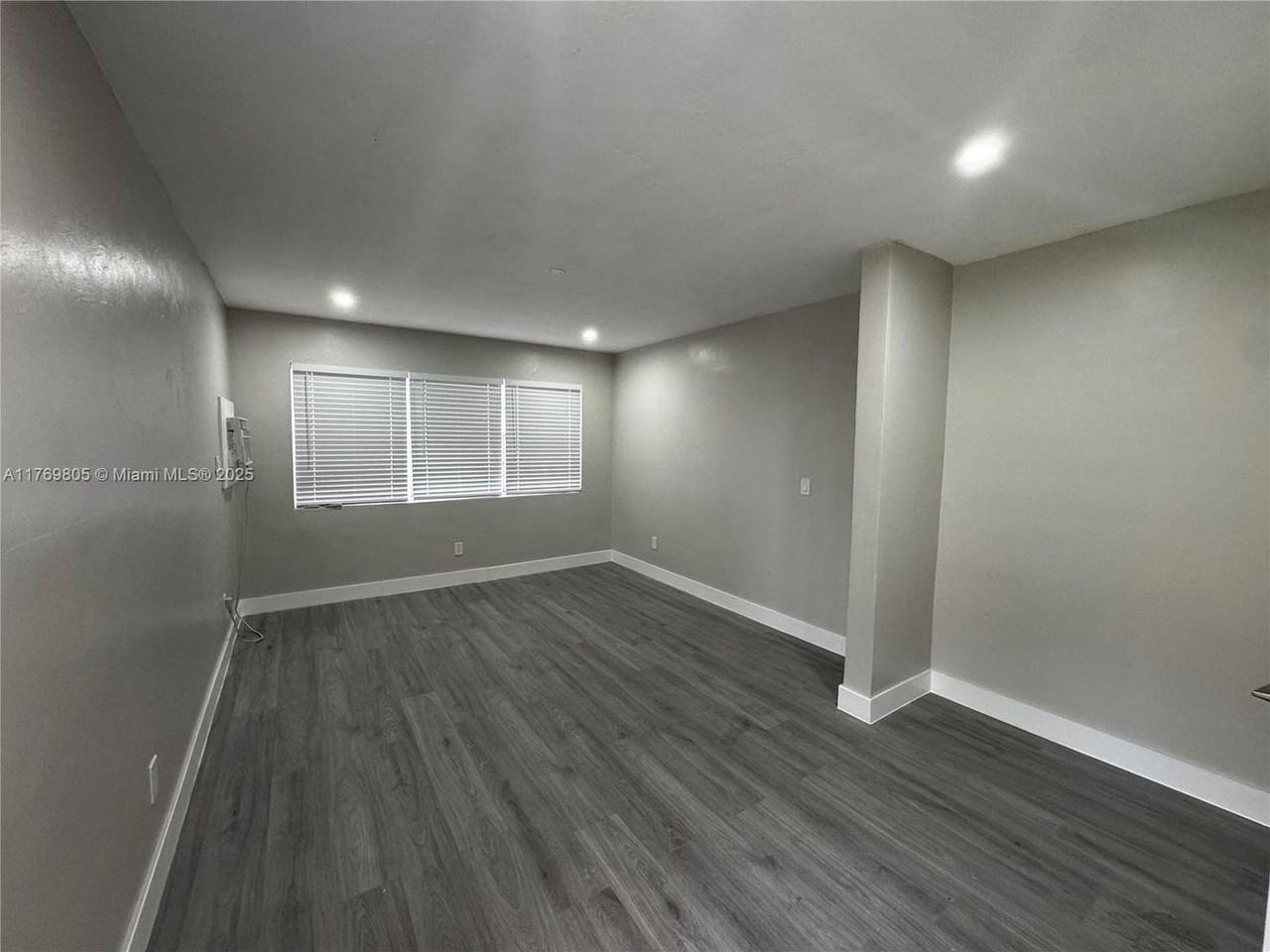 2377 Nw 35th St - Photo 2 of 11