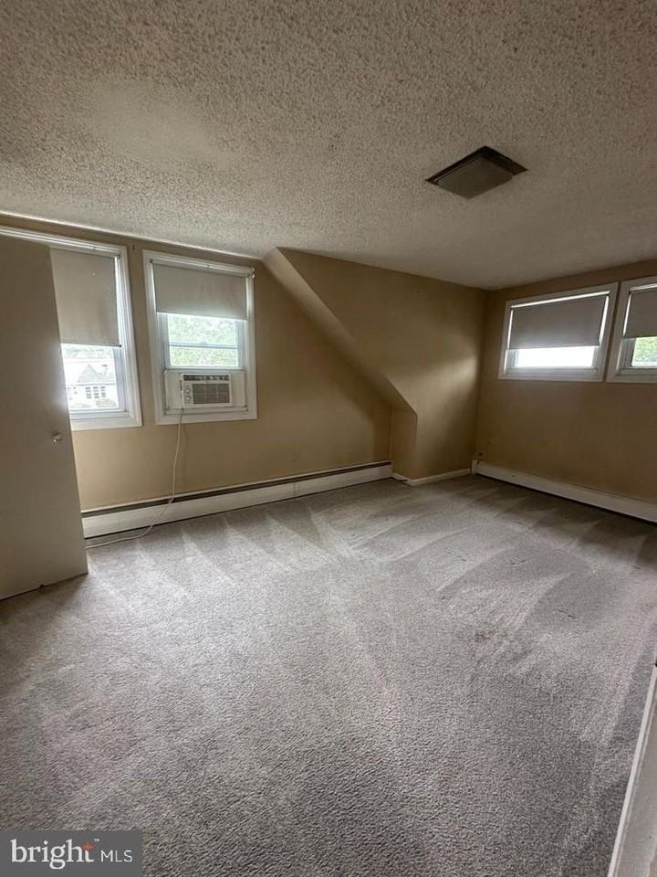 509B 5th Ave #509 - Photo 3 of 7