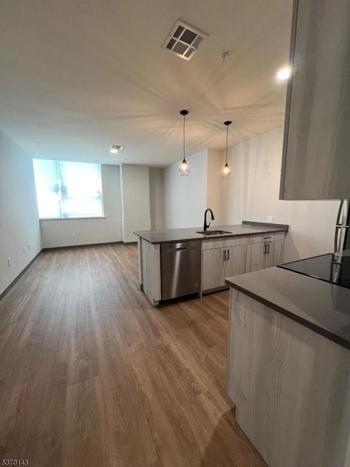 70 W Grand St #70 - Photo 3 of 5