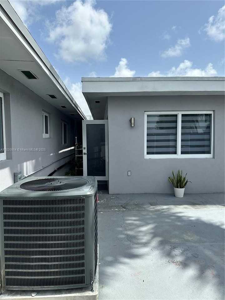 11631 Sw 179th Ter #11631 - Photo 2 of 19
