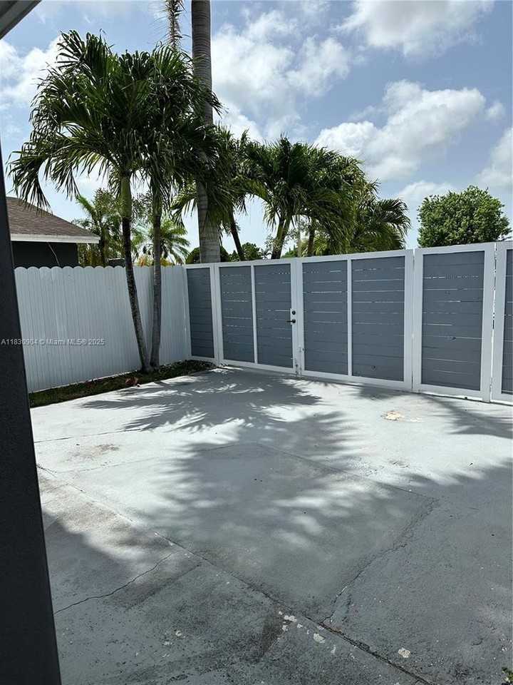 11631 Sw 179th Ter #11631 - Photo 3 of 19