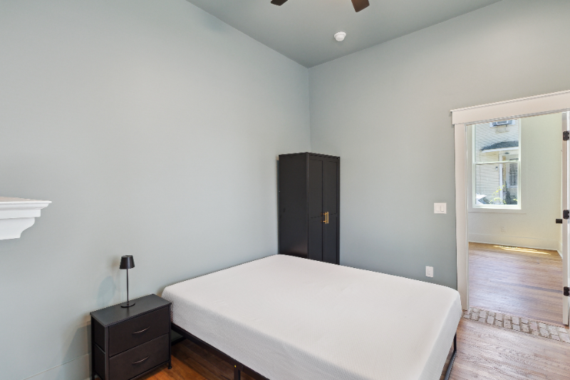 1133 E Henry St - Photo 2 of 13