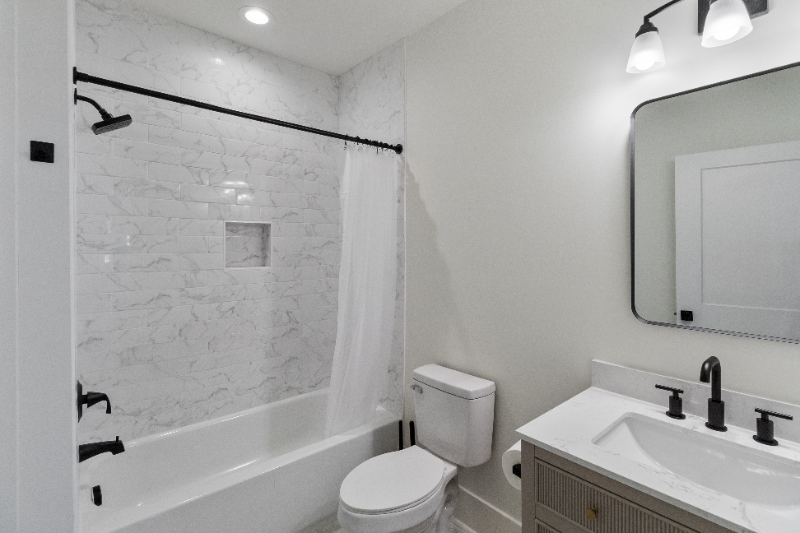 1133 E Henry St - Photo 3 of 13