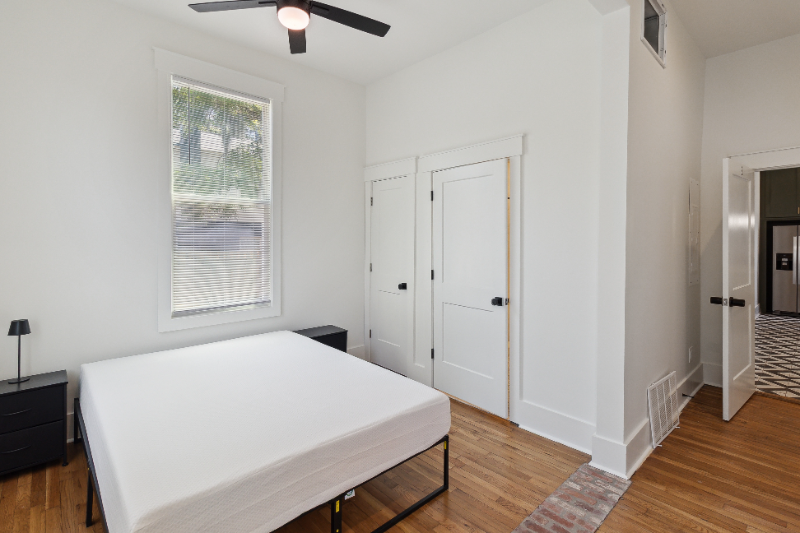 1133 E Henry St - Photo 2 of 15