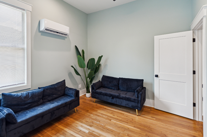 1133 E Henry St - Photo 5 of 15