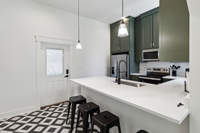 1133 E Henry St - Photo 7 of 15